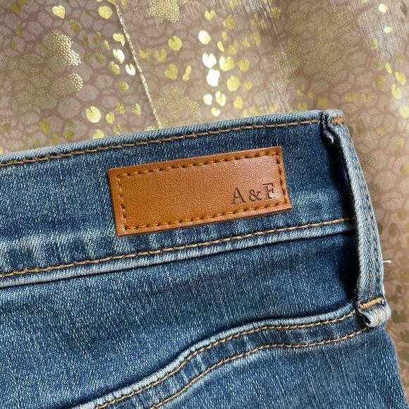 Abercrombie & Fitch Ultra High Rise Super Skinny Distressed Jeans 2/26 Short - Picture 7 of 10